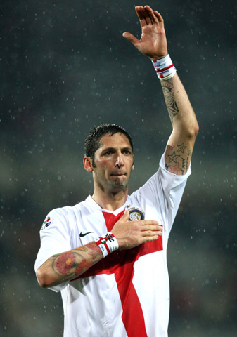 英超焦点战：利物浦主场迎战热刺,（英超重磅对决：利物浦坐镇安菲尔德迎战热刺）