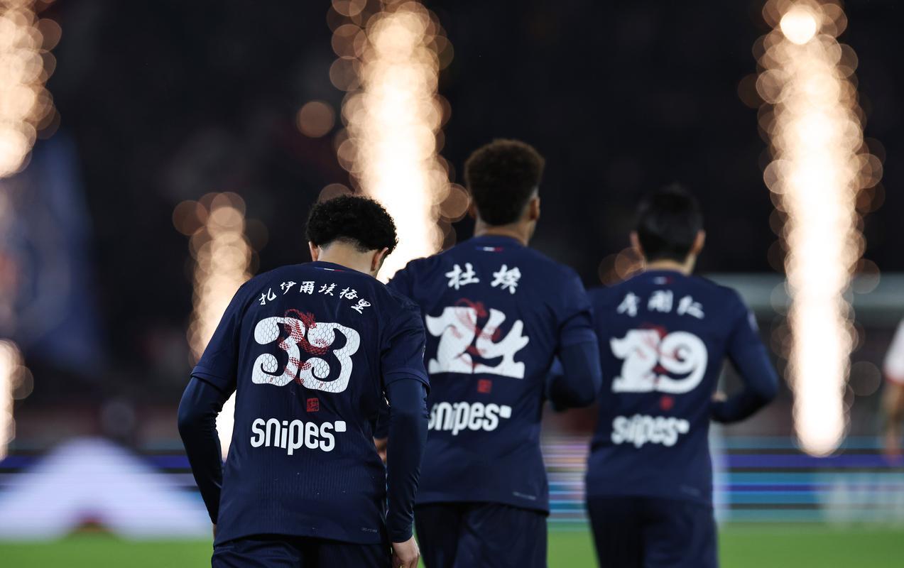 拉卡泽特回到酋长球场，观看并解说枪手对阵拜仁的比赛（拉卡泽特重返酋长球场，现场观战并解说阿森纳对阵拜仁）