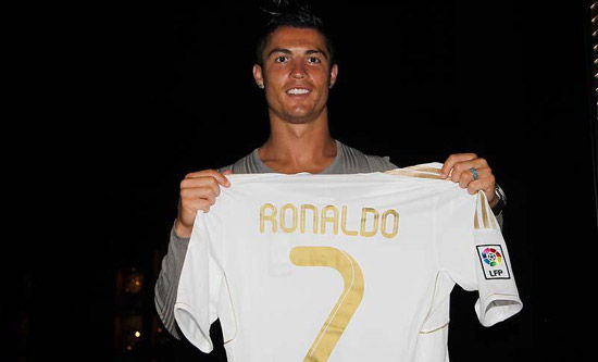 评论丨2025赛季中超联赛落幕：足球的“冷”和群众的“热”（评论丨2025赛季中超收官：场内“冷”，场外“热”）