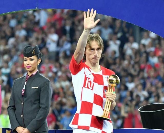 19岁22天，莱比锡边锋迪奥曼德成为德甲历史第二年轻戴帽球员（年仅19岁又22天，莱比锡边锋迪奥曼德成德甲史上第二年轻上演帽子戏法的球员）