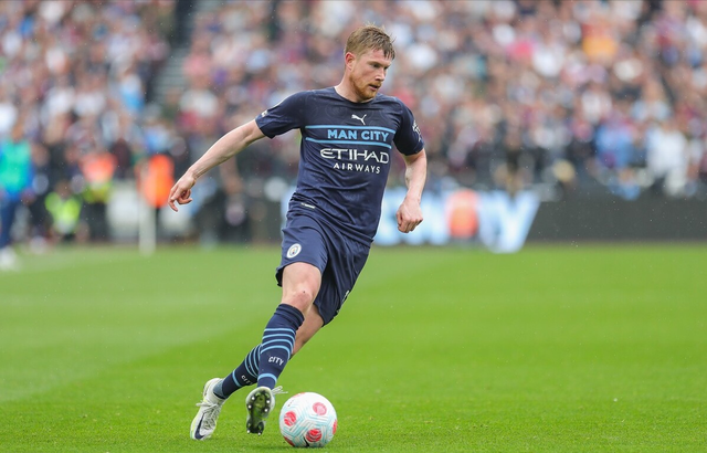 法比奥庆祝足协杯夺冠：将永远存在的时刻，一切荣耀归于上帝（法比奥庆祝足协杯称王：这一刻将被铭记，所有荣耀献给上帝）