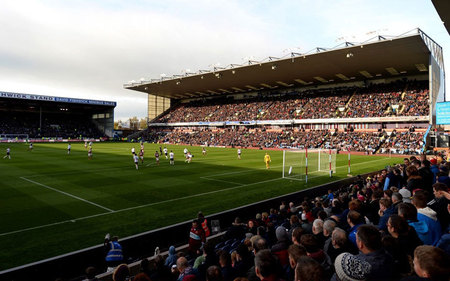 曼联连续两次在联赛中不敌纽卡，上次3连败追溯到1922年（曼联联赛对纽卡遭两连败，上一次三连败可追溯至1922年）