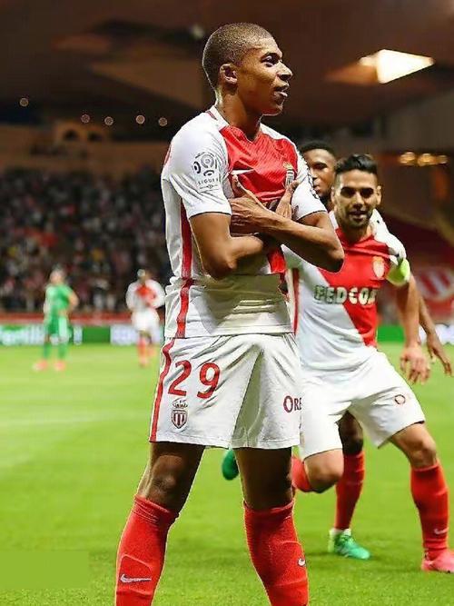 2月4日NBA看点：快船与保罗分手，对阵老鹰会有何影响？（2月4日NBA焦点：快船与保罗分道扬镳，迎战老鹰有何变数？）