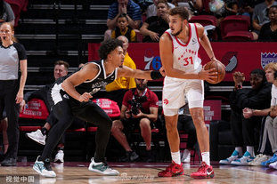 马卡：赫伊森在高强度比赛中表现糟糕，他需要提升防守硬度（马卡：赫伊森硬仗发挥不佳，需提高防守强度）