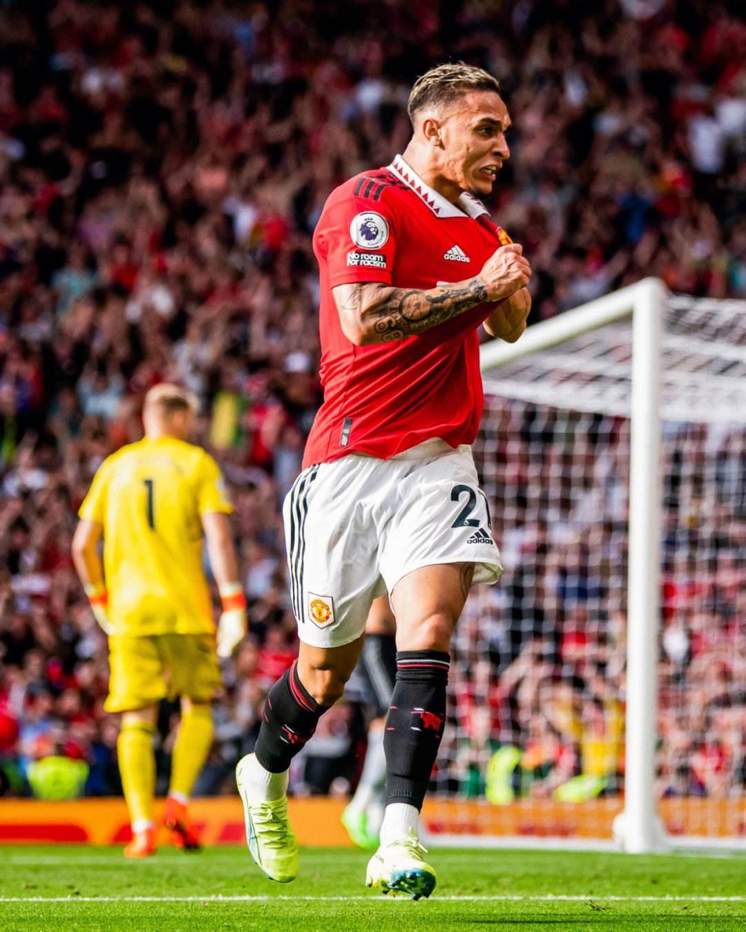 全封闭式摩托车已上市！骑车不怕雨天，不怕风沙，舒适出行不再是梦！（全封闭摩托车重磅发布：风雨无阻，远离风沙，舒适出行不再是梦）