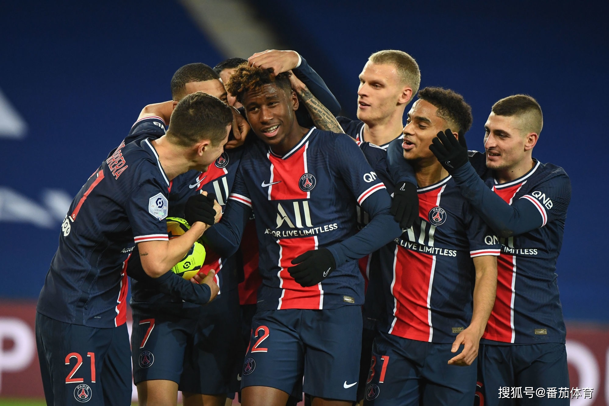 马丁内斯：C罗在葡萄牙不存在“特殊待遇”，每名球员都应被认真对待（马丁内斯：C罗在葡萄牙无“特权”，全队球员一视同仁）