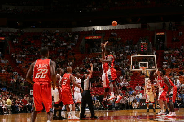 “苏超”冠军的排面，泰州市委书记和市长更衣室祝贺泰州夺冠（泰州加冕“苏超”冠军，市委书记、市长走进更衣室致贺）