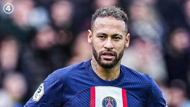 队友接连被罚下！维尼修斯讽刺裁判：多来点红牌吧！（队友相继染红，维尼修斯冷嘲裁判：尽管多掏红牌！）