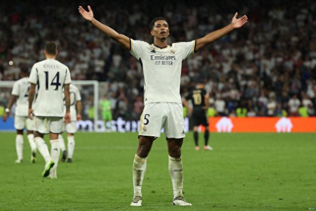 他低调却掌控比赛（不张扬却掌控全场）