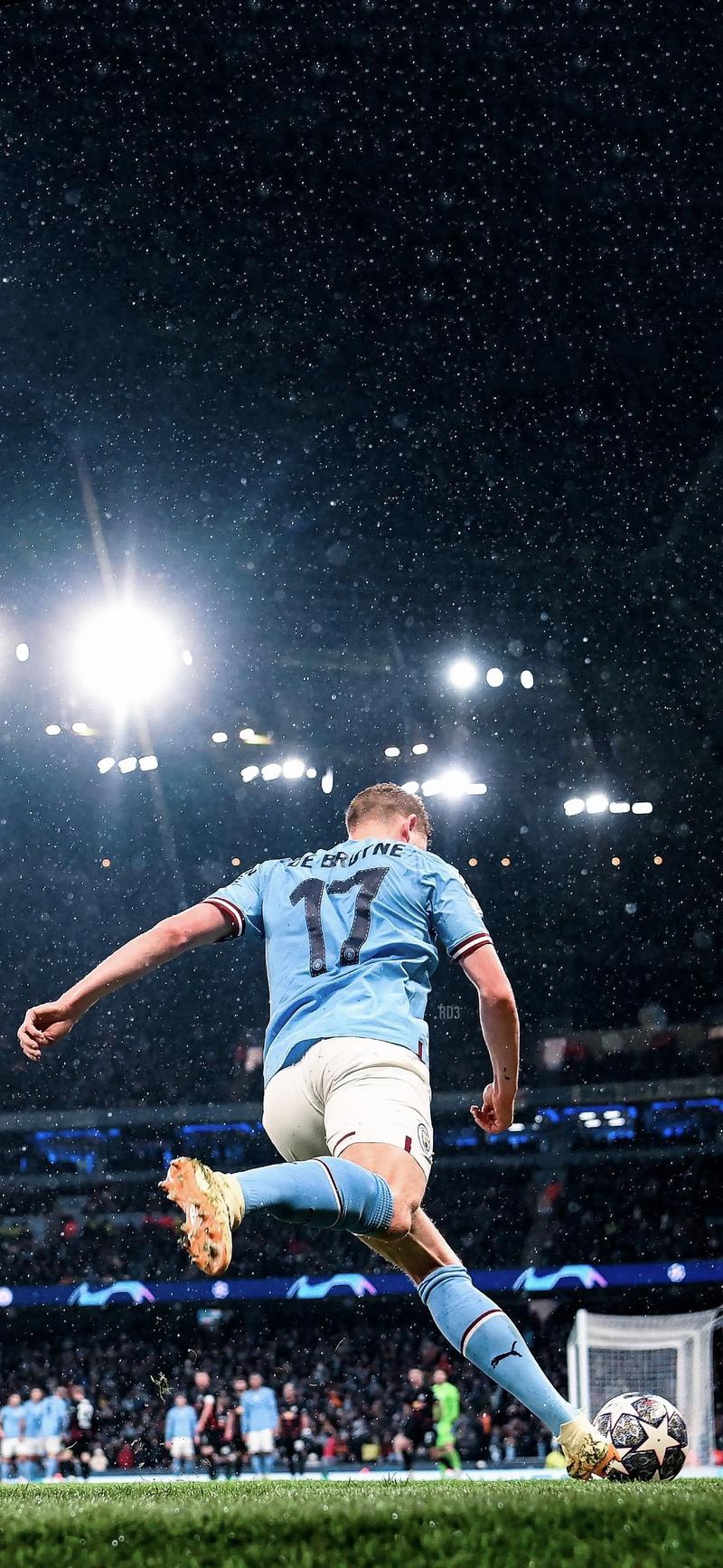 记者：舍瓦利耶因脚踝肿胀无法随队训练，能否出战雷恩存疑（舍瓦利耶脚踝肿胀缺席合练，出战雷恩成疑）