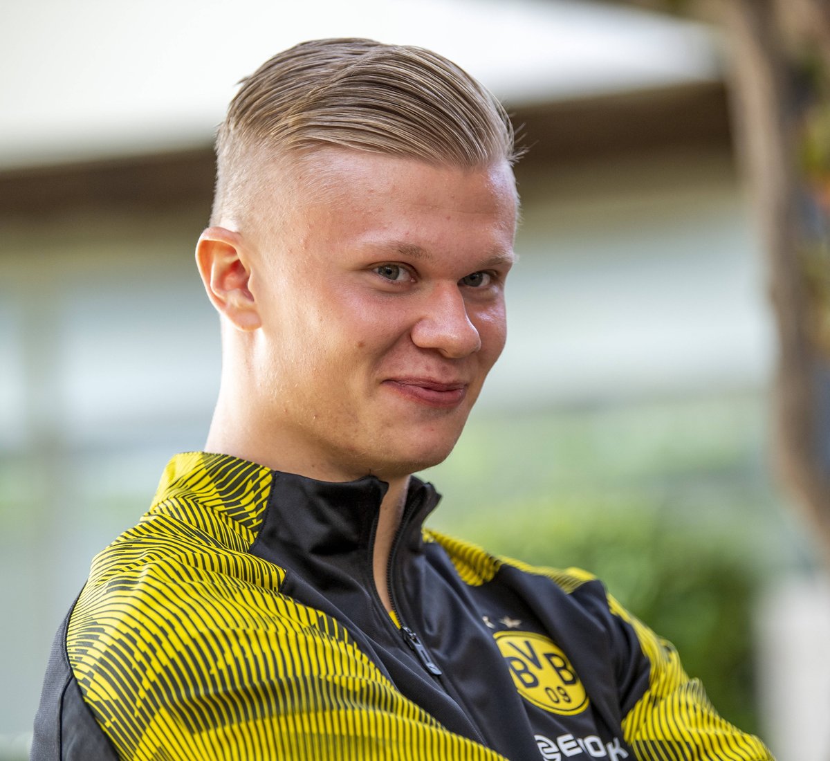 手感爆棚！穆雷半场11中9得到23分4助攻（火力全开！穆雷半场11投9中轰下23分4助攻）