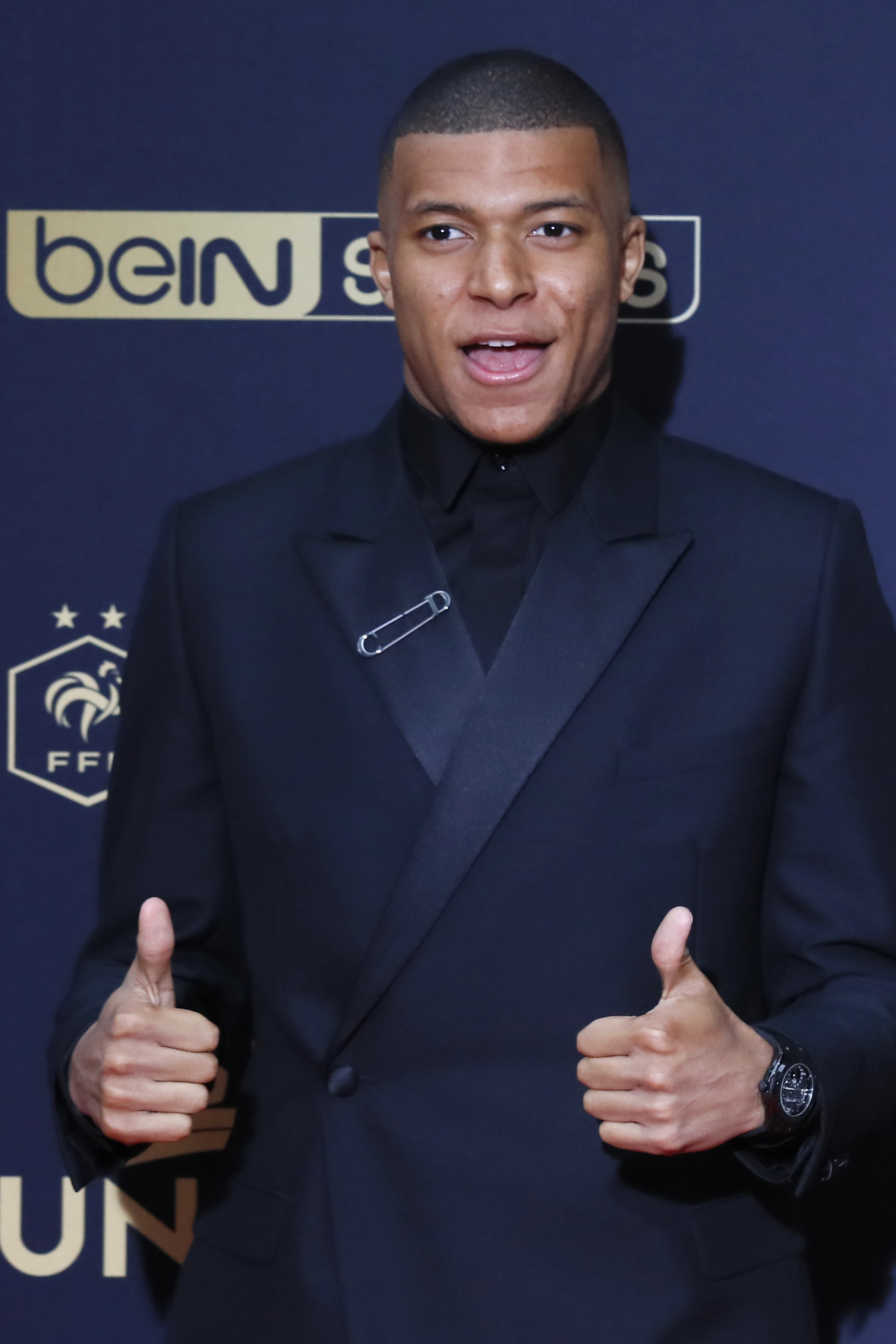 六战全胜，欧冠官方晒阿森纳战绩：谁还能阻止他们？（欧冠官方晒阿森纳六连胜：谁能终结这股势头？）