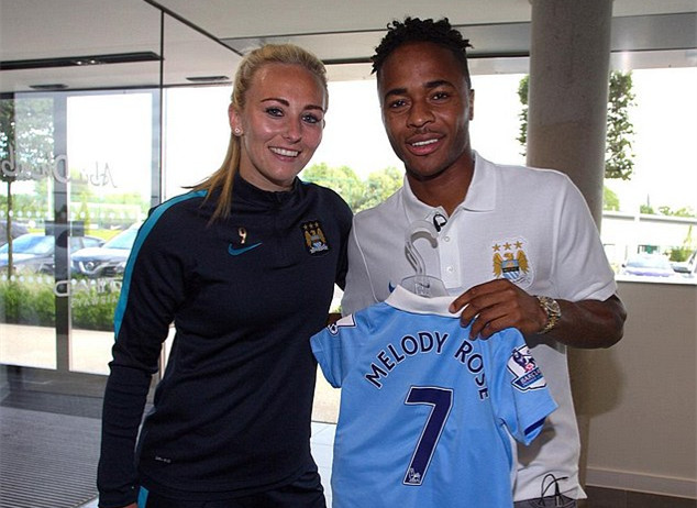 本赛季第三次当选！索博斯洛伊获评利物浦11月最佳球员（索博斯洛伊荣膺利物浦11月最佳，赛季第三次当选）