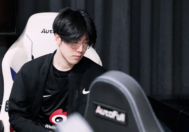 詹姆斯情绪失控！湖人欲下放其子，独行侠邀约或致他离队？